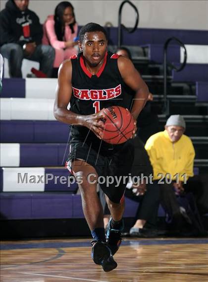 Thumbnail 3 in Kennedy vs. Dorsey (St. Hope Elite Classic) photogallery.