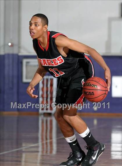 Thumbnail 2 in Kennedy vs. Dorsey (St. Hope Elite Classic) photogallery.