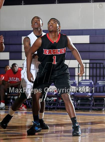 Thumbnail 1 in Kennedy vs. Dorsey (St. Hope Elite Classic) photogallery.