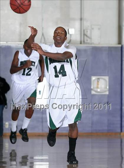 Thumbnail 3 in Kennedy vs. Dorsey (St. Hope Elite Classic) photogallery.