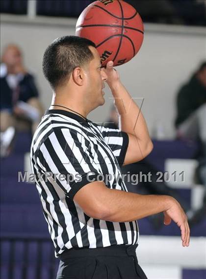 Thumbnail 1 in Kennedy vs. Dorsey (St. Hope Elite Classic) photogallery.