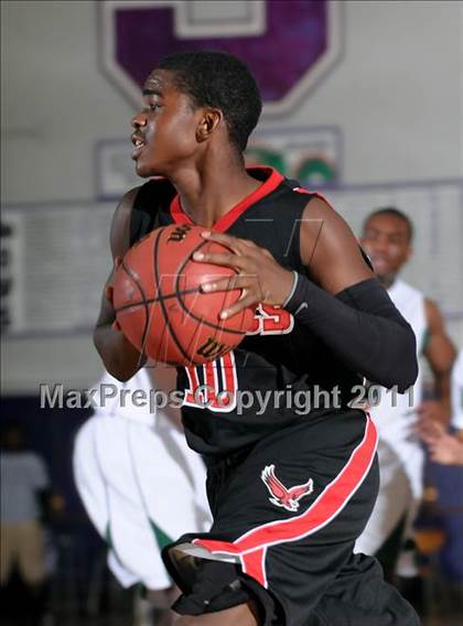 Thumbnail 3 in Kennedy vs. Dorsey (St. Hope Elite Classic) photogallery.