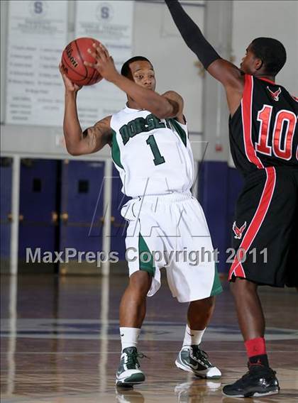Thumbnail 1 in Kennedy vs. Dorsey (St. Hope Elite Classic) photogallery.