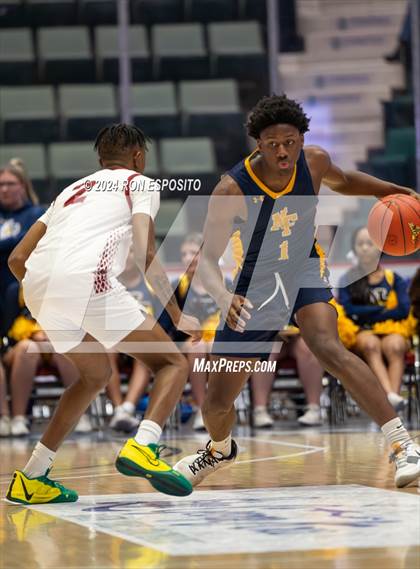 Thumbnail 2 in Niagara Falls vs Bay Shore (NYSPHSAA Class AAA Semifinal) photogallery.