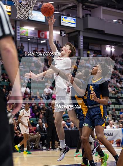 Thumbnail 2 in Niagara Falls vs Bay Shore (NYSPHSAA Class AAA Semifinal) photogallery.