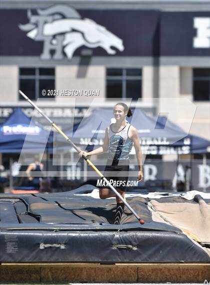 Thumbnail 1 in CIF-SS D1 Track Finals photogallery.