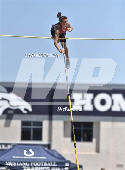 Thumbnail 3 in CIF-SS D1 Track Finals photogallery.