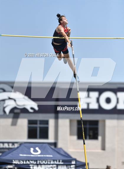 Thumbnail 1 in CIF-SS D1 Track Finals photogallery.