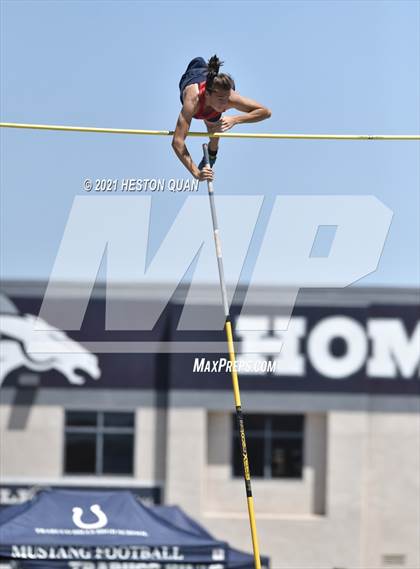Thumbnail 2 in CIF-SS D1 Track Finals photogallery.