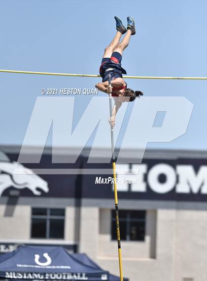 Thumbnail 3 in CIF-SS D1 Track Finals photogallery.