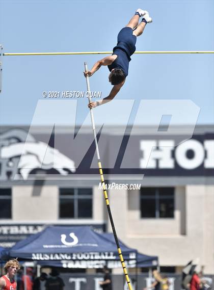 Thumbnail 3 in CIF-SS D1 Track Finals photogallery.