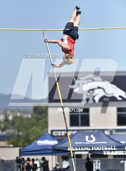 Thumbnail 1 in CIF-SS D1 Track Finals photogallery.