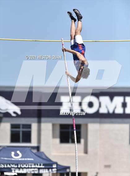 Thumbnail 3 in CIF-SS D1 Track Finals photogallery.