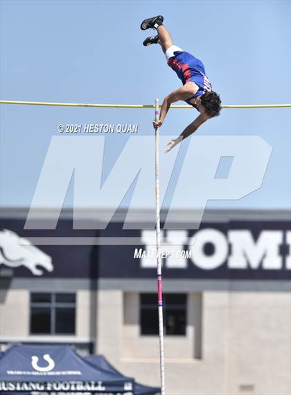Thumbnail 2 in CIF-SS D1 Track Finals photogallery.