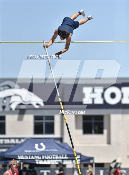 Thumbnail 1 in CIF-SS D1 Track Finals photogallery.