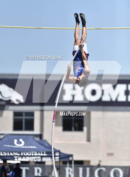 Thumbnail 2 in CIF-SS D1 Track Finals photogallery.