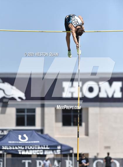 Thumbnail 2 in CIF-SS D1 Track Finals photogallery.