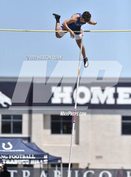 Thumbnail 3 in CIF-SS D1 Track Finals photogallery.