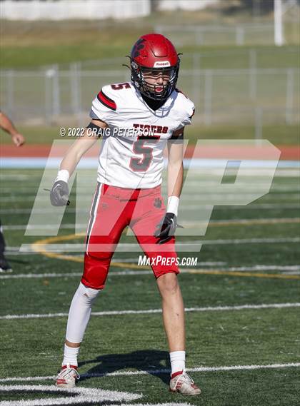 Thumbnail 3 in Hurricane vs Sky View (UHSAA 4A First Round) photogallery.