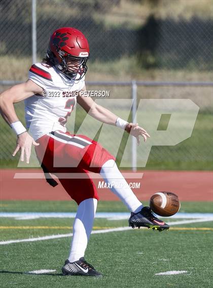 Thumbnail 3 in Hurricane vs Sky View (UHSAA 4A First Round) photogallery.