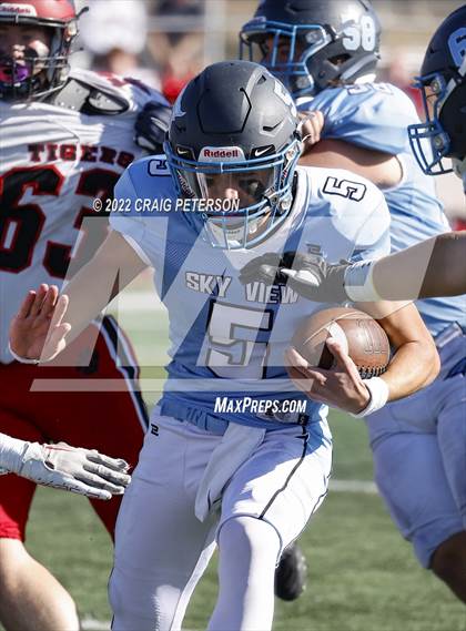 Thumbnail 1 in Hurricane vs Sky View (UHSAA 4A First Round) photogallery.
