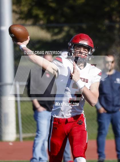 Thumbnail 1 in Hurricane vs Sky View (UHSAA 4A First Round) photogallery.