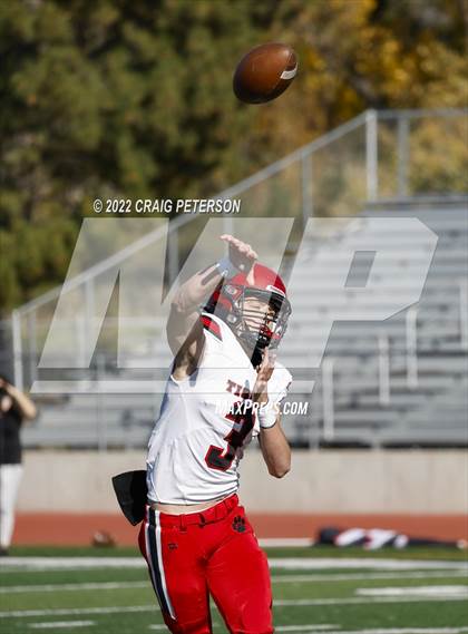 Thumbnail 3 in Hurricane vs Sky View (UHSAA 4A First Round) photogallery.