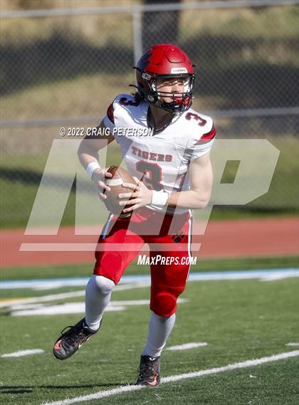Thumbnail 1 in Hurricane vs Sky View (UHSAA 4A First Round) photogallery.