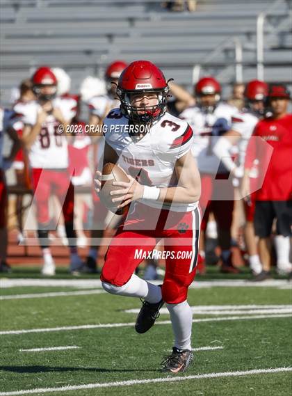 Thumbnail 1 in Hurricane vs Sky View (UHSAA 4A First Round) photogallery.