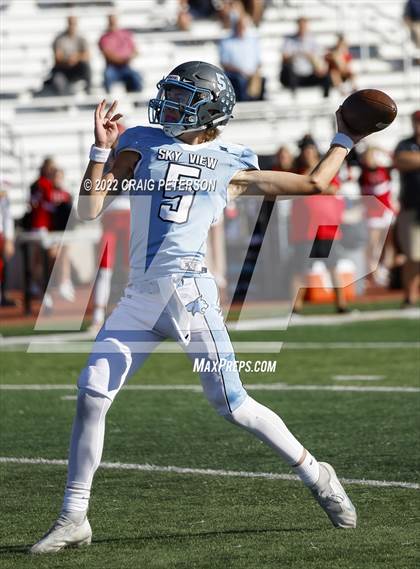 Thumbnail 1 in Hurricane vs Sky View (UHSAA 4A First Round) photogallery.