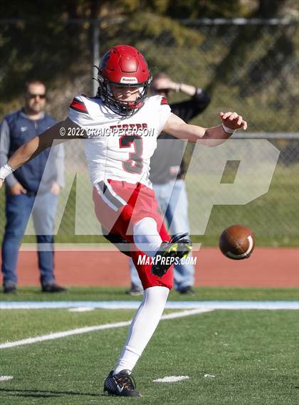 Thumbnail 2 in Hurricane vs Sky View (UHSAA 4A First Round) photogallery.