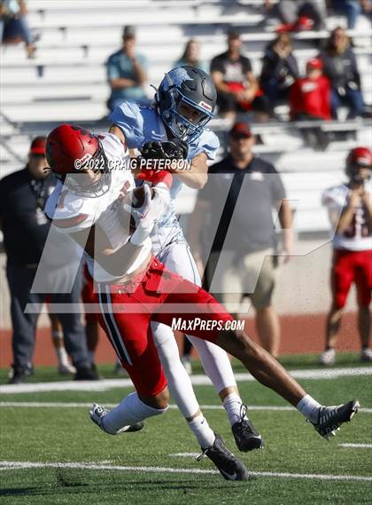 Thumbnail 2 in Hurricane vs Sky View (UHSAA 4A First Round) photogallery.