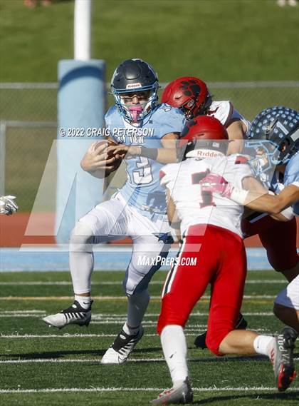 Thumbnail 2 in Hurricane vs Sky View (UHSAA 4A First Round) photogallery.