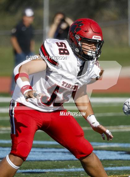 Thumbnail 3 in Hurricane vs Sky View (UHSAA 4A First Round) photogallery.