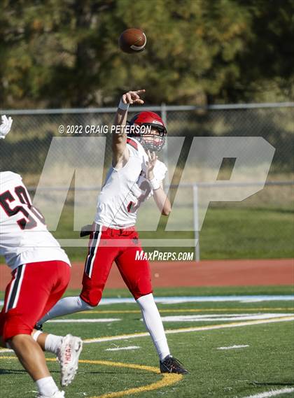 Thumbnail 3 in Hurricane vs Sky View (UHSAA 4A First Round) photogallery.