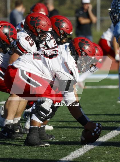 Thumbnail 1 in Hurricane vs Sky View (UHSAA 4A First Round) photogallery.