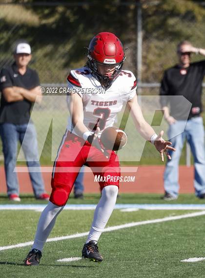 Thumbnail 3 in Hurricane vs Sky View (UHSAA 4A First Round) photogallery.