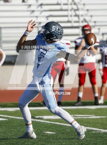 Thumbnail 3 in Hurricane vs Sky View (UHSAA 4A First Round) photogallery.