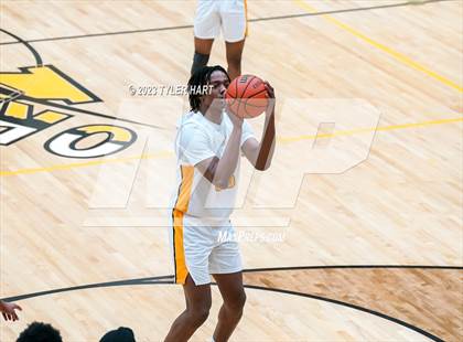 Thumbnail 3 in Franklin Central @ Avon photogallery.