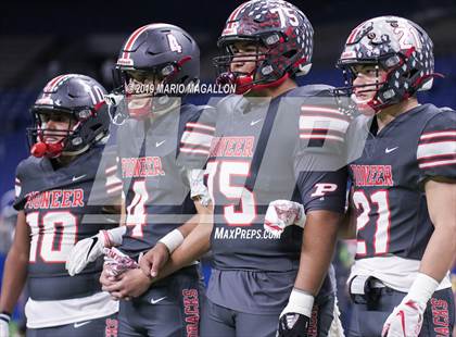 Thumbnail 2 in Pioneer vs Boerne-Champion (UIL 5A Regional Playoff) photogallery.