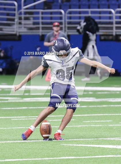 Thumbnail 2 in Pioneer vs Boerne-Champion (UIL 5A Regional Playoff) photogallery.