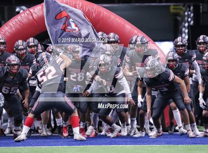 Thumbnail 3 in Pioneer vs Boerne-Champion (UIL 5A Regional Playoff) photogallery.