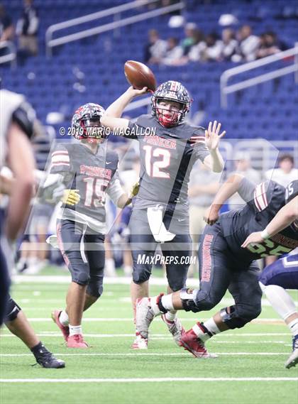 Thumbnail 2 in Pioneer vs Boerne-Champion (UIL 5A Regional Playoff) photogallery.