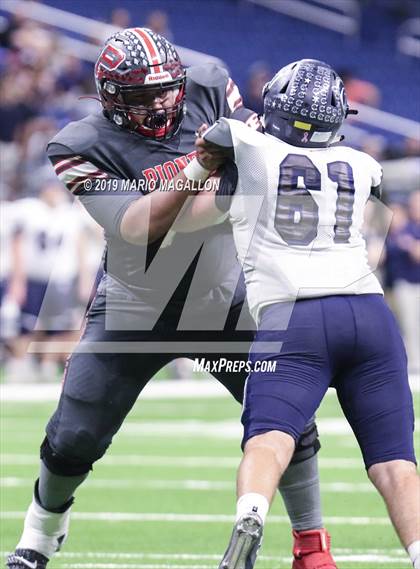 Thumbnail 1 in Pioneer vs Boerne-Champion (UIL 5A Regional Playoff) photogallery.