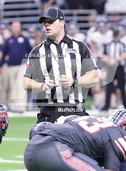 Thumbnail 2 in Pioneer vs Boerne-Champion (UIL 5A Regional Playoff) photogallery.