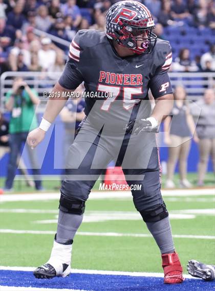 Thumbnail 3 in Pioneer vs Boerne-Champion (UIL 5A Regional Playoff) photogallery.