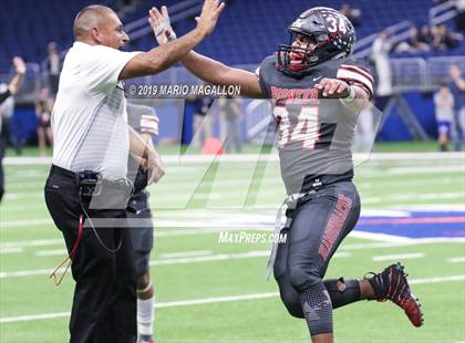 Thumbnail 3 in Pioneer vs Boerne-Champion (UIL 5A Regional Playoff) photogallery.