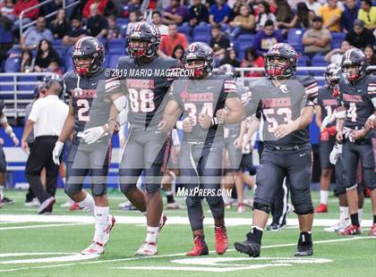 Thumbnail 2 in Pioneer vs Boerne-Champion (UIL 5A Regional Playoff) photogallery.