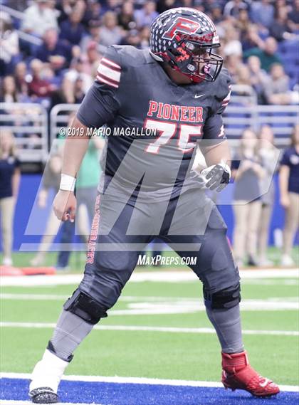 Thumbnail 1 in Pioneer vs Boerne-Champion (UIL 5A Regional Playoff) photogallery.