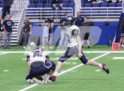 Thumbnail 3 in Pioneer vs Boerne-Champion (UIL 5A Regional Playoff) photogallery.